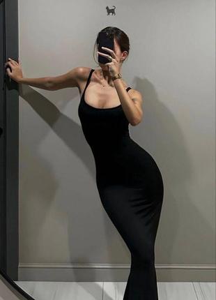 Женское длинное трикотажное облегающее платье