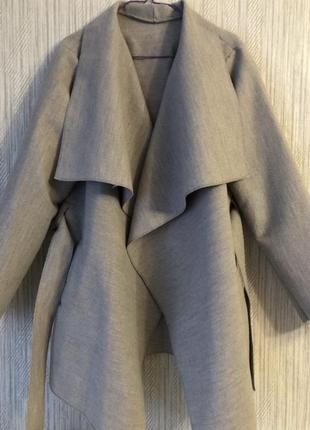 Тоненьке пальто не тримає форму сіре с м розмір