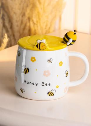 Чашка с крышкой и ложкой 450 мл керамическая "пчелка" с желтой точечкой