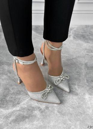 Нереально стильні туфлі з бантиком на зручному каблучку , у срібному глітер кольорі💘