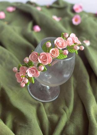 Обруч із рожевими трояндами з полімерної глини ручної роботи