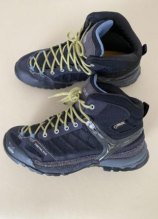 Salewa gneiss