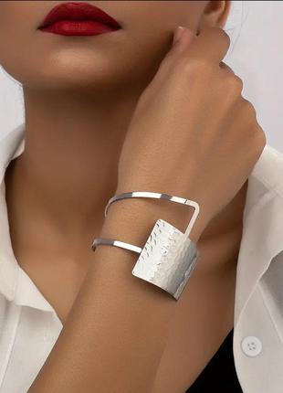 Серебристый браслет на руку для женщин