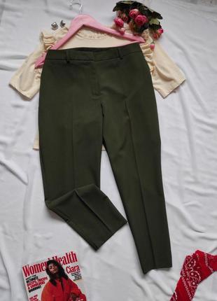 Зелені укорочені жіночі брюки по фігурі  штани з кишенями класичні брюки