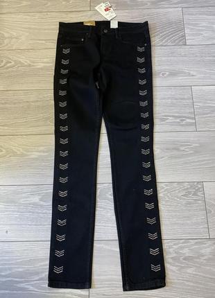 Джинси скидять нові h&m