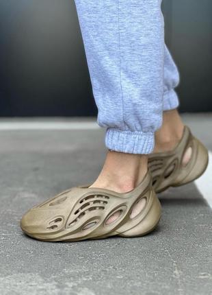 Топові демісезонні жіночі кросівки