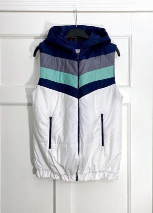 Безрукавка жилет куртка brand stones с капюшоном белая с синим
