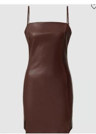 Коричневое  кожаное шоколадное короткое платье мини платье на брителях