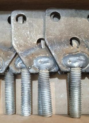 Кріплення кронштейна м8 для металевого підлокітника комп'ютерного крісла.