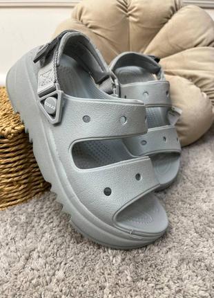 Женские сандалии crocs classic hiker sandal grey серые новинка новинка