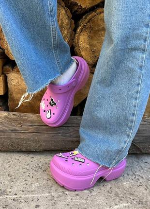 Женские кроксы на платформе crocs stomp clog лидер продаж