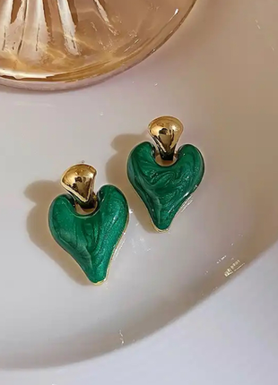Сережки з зеленими серцями