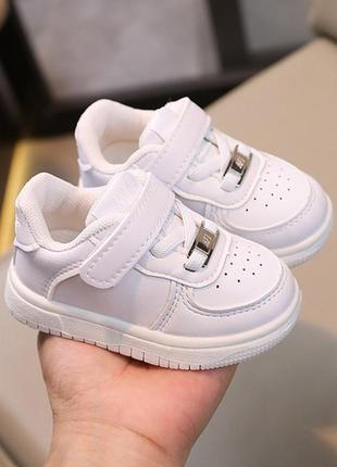Стильні кросівки для малюків