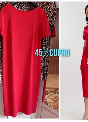 Красивое красное гофрированное платье миди
