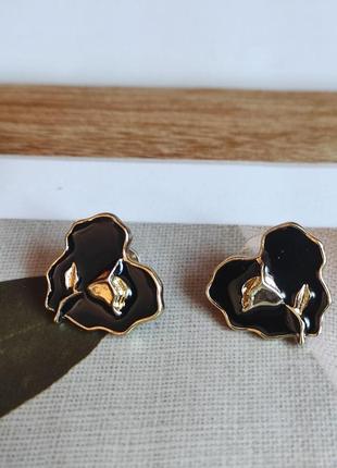 Красивые и элегантные серьги гвоздики