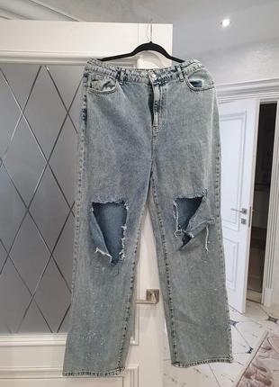 Стильные широкие джинсы рваные