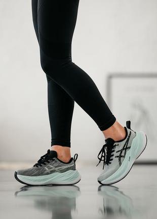 Жіночі кросівки зелені з чорним asics superblast