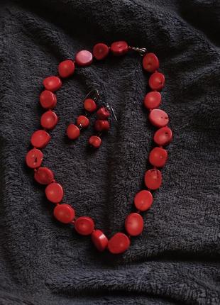 Комплект з червоного коралу намисто і сережки