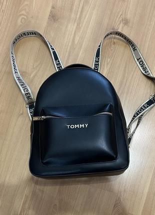 Черный рюкзак Tommy hilfiger