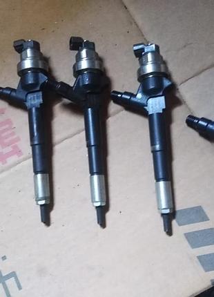 Форсунка топливная 1,7cdti opel astra j meriva b 55567729
