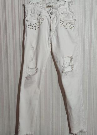 Белые рваные джинсы escabel р. 9-10 лет