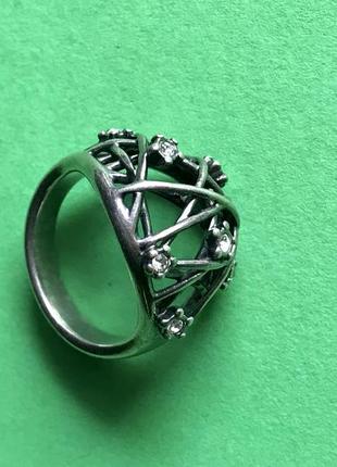Объемное серебряное кольцо с цирконием