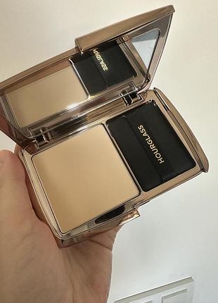 Hourglass матуюча пудра vanish airbrush pressed powder translucent