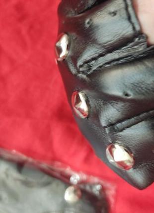 Неформальные готические эмо панк рокерские перчатки митенки с заклепками из эко кожи
