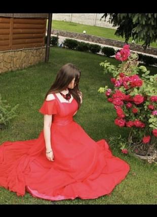 Вечірня червона довга пишна сукня на випускний корсетна з корсетом