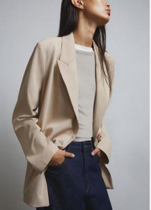 Прямой двубортный блейзер  пиджак свободного кроя модель с воротником, на контрасных пуговицах на подкладкe.  коллекция бренда h&m