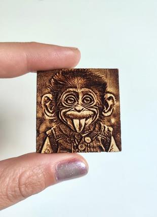 Магнит деревянный смешная обезьяна макака handmade 👉 4x4см