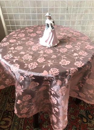 Наперон — розовая скатерть с цветочным принтом из органзы   120х120 см