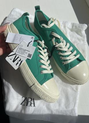 Жіночі кеди zara