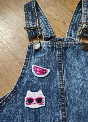 Джинсовий сарафан з нашивками плаття з деніму з кишенями