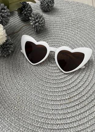 Стильное дополнение весенне-летнего образа - очки-сердечки