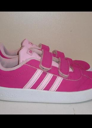 Брендові легкі кросівки adidas.