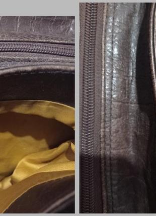 Стильна коричнева шкіряна містка сумочка з короткими ручками.5 фото