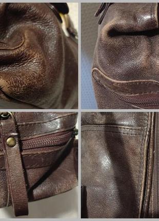 Стильна коричнева шкіряна містка сумочка з короткими ручками.8 фото