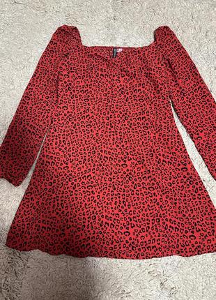 Красное платье
