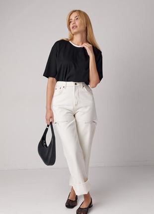 Футболка oversize з контрастною горловиною