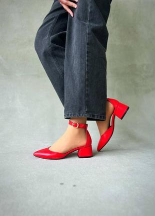 Красные кожаные туфли на удобном каблуке