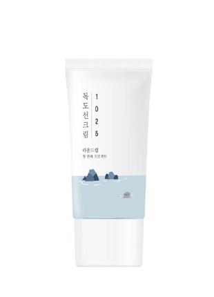 Солнцезащитный крем с морской водой round lab 1025 dokdo sunscreen 50 ml