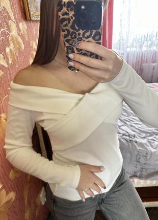 Кофта с открытыми плечами2 фото