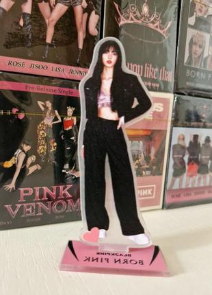 Акрилова фігурка учасниці гурту  black pink, 10см 
в наявності