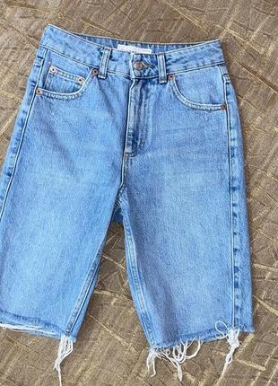 Голубые удлиненные джинсовые шорты, бермуды