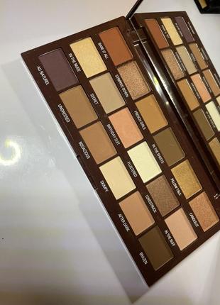 Палетка теней makeup revolution nudes chocolate