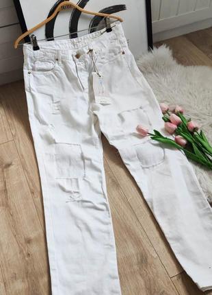 Белые рваные джинсы мом от stradivarius, размер l