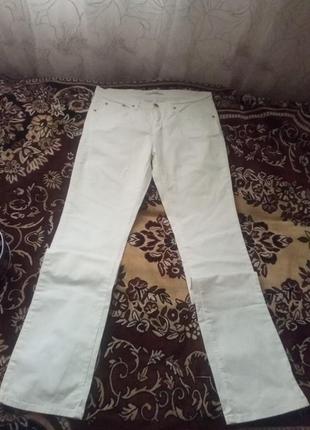 Белые джинсы