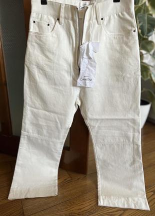 Классные белые джинсы