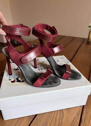 Босоніжки carini